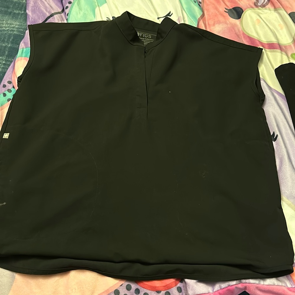 Black figs set small top and bottom